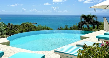 Private 4BR Oceanview Villa - Private Pool - Peaceful Hilltop Setting