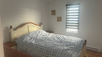 2 bedrooms, internet, bed sheets