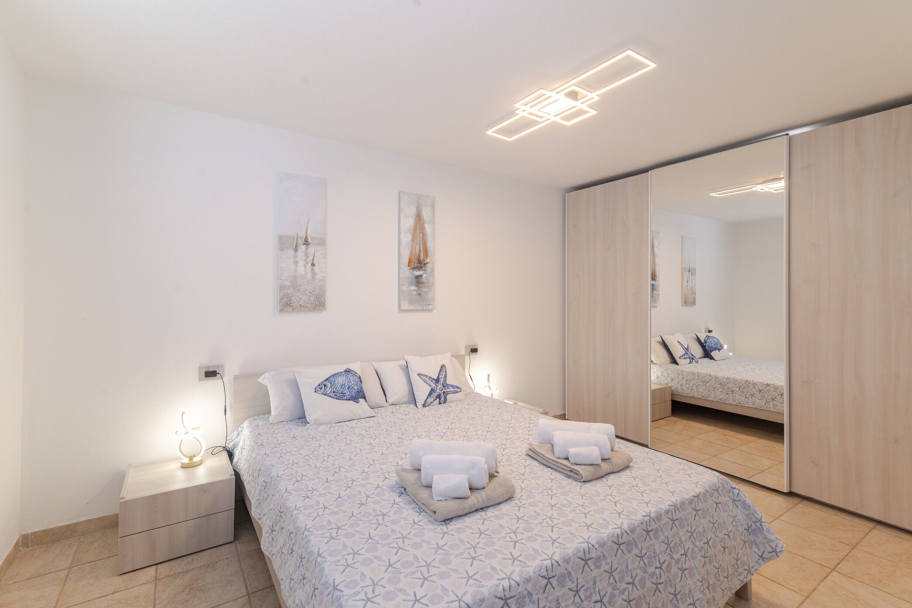 6 slaapkamers, een strijkplank/strijkijzer, wifi, beddengoed