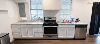 Spacious 3 Bedroom Independent Unit 10 Min Drive to World Cup