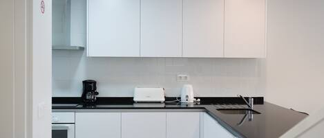 Refrigerador, microondas, horno y lavavajillas