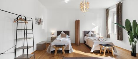 4 slaapkamers, een strijkplank/strijkijzer, wifi, beddengoed