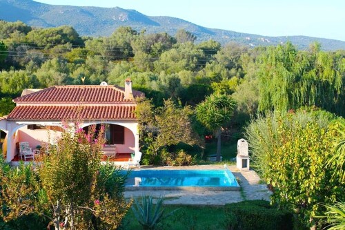 Villa Rosa avec grand jardin et piscine