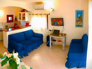 TV - Villa Rosa with Spacious Garden and Pool (Olbia)