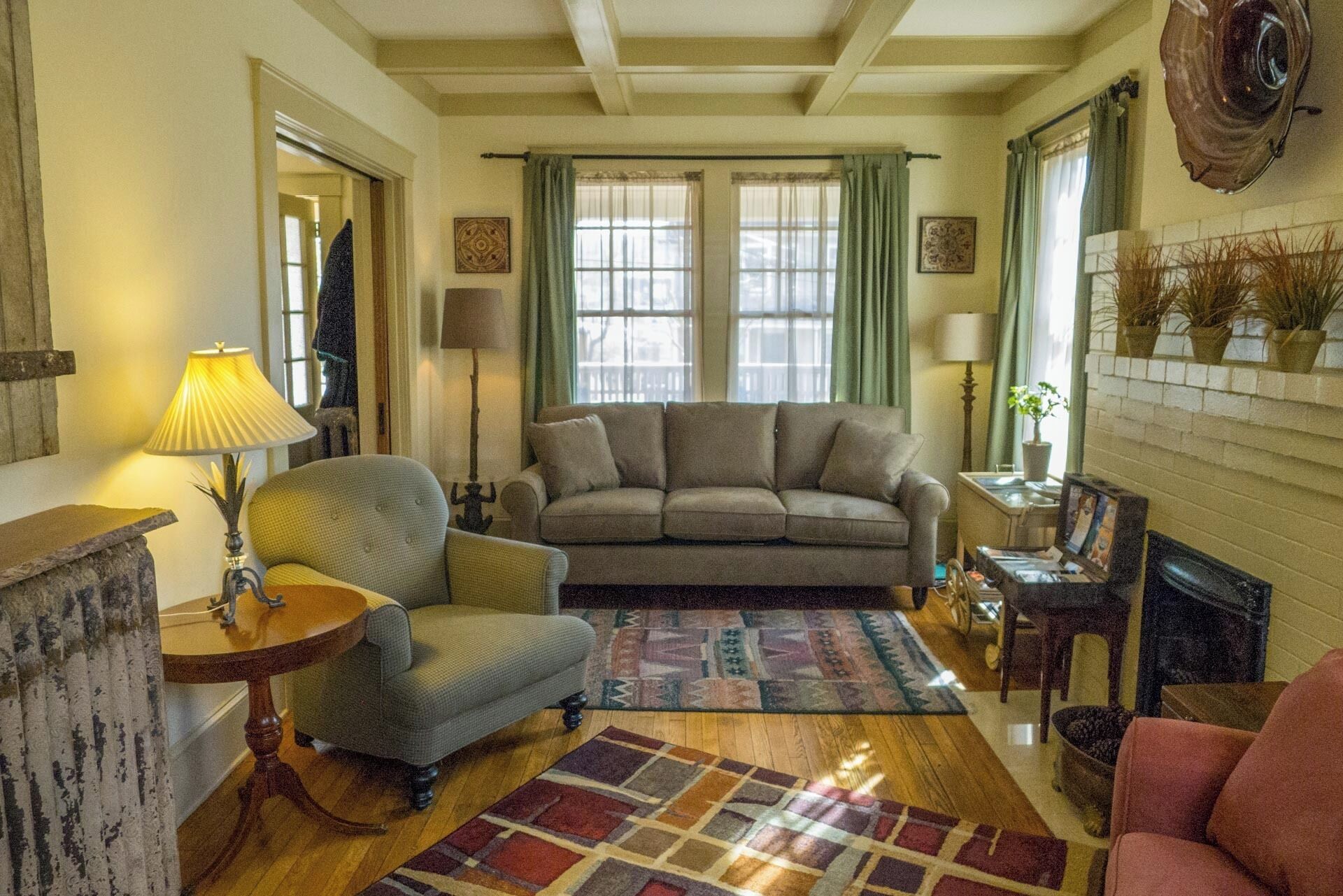 TV connectée, lecteur de DVD, livres