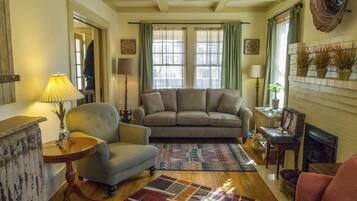 TV connectée, lecteur de DVD, livres