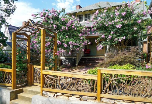 The Cozy Cottage in the Heart of Downtown - 300 5-Star reviews!