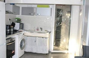 Unclassified image, 3 of 11, button - T2 and Pool UVc_wet (Ensuès-la-Redonne)