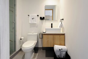Studio (905) | Bathroom | Shower, rainfall showerhead, free toiletries, towels - Via Insurgentes by Wynwood House (Mexico City)