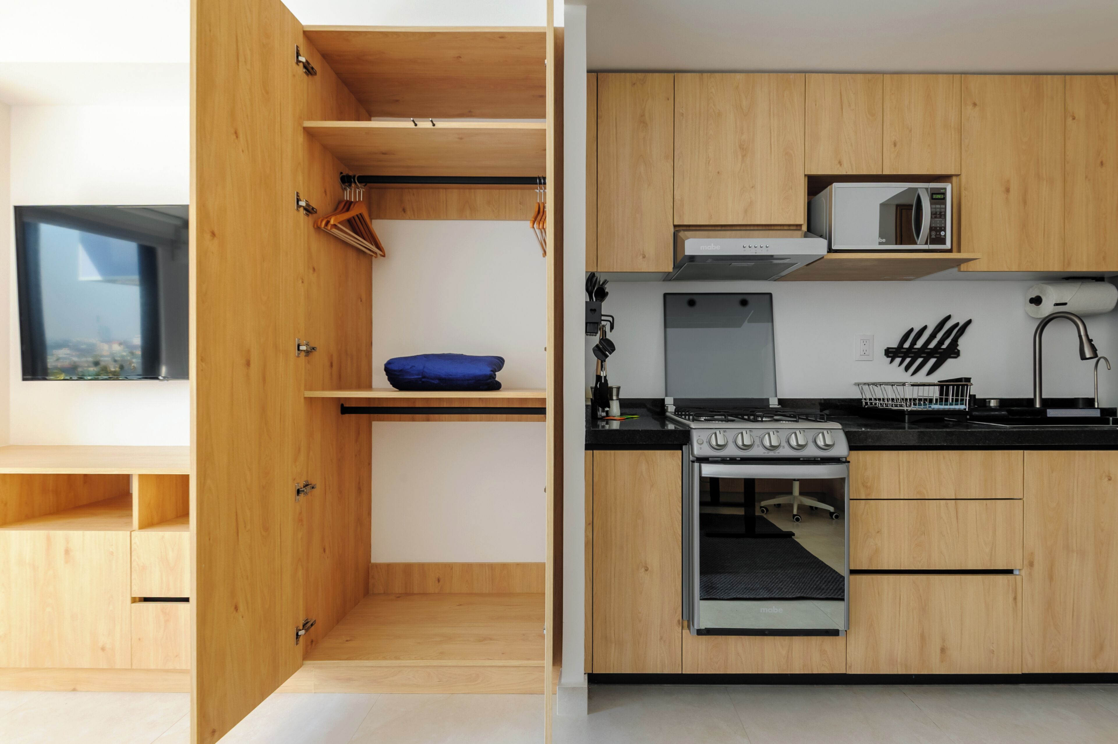 Studio (905) | Garderob