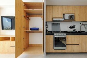 Studio (905) | Garderob