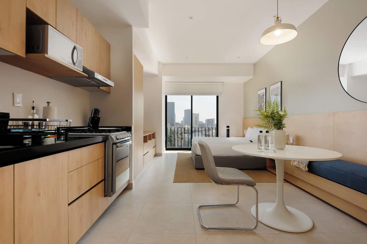 Studio | Khu vực làm việc phù hợp cho laptop, bàn ủi/dụng cụ ủi quần áo