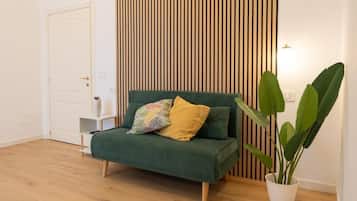 Suite, Stadtblick | Wohnbereich | Fernseher