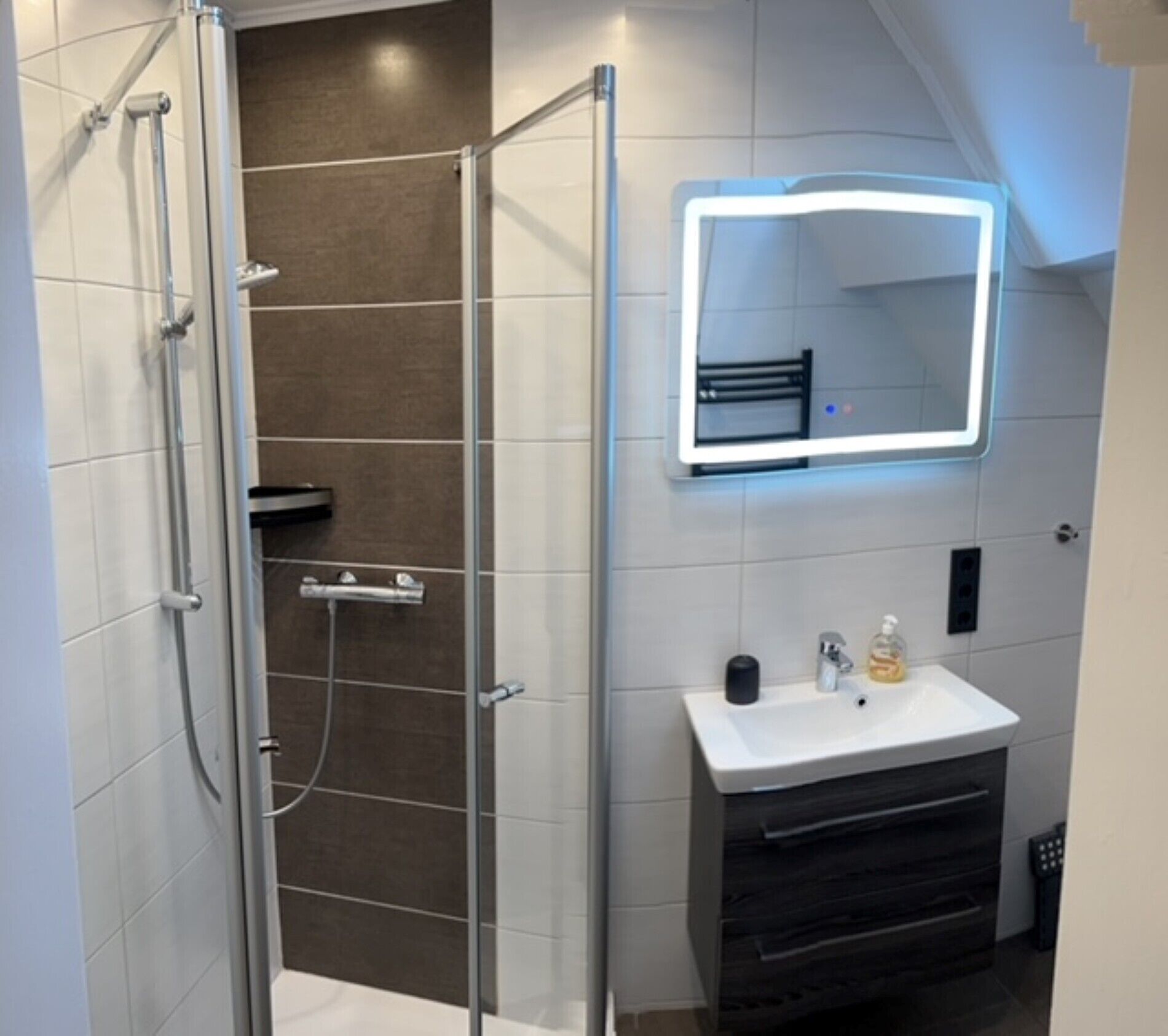 Bruser, hårtørrer, håndklæder