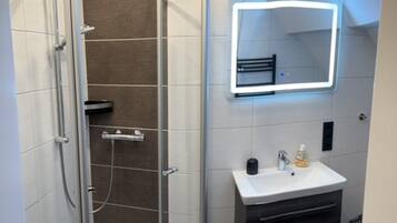 Bruser, hårtørrer, håndklæder