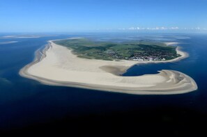 Beach nearby - Holiday Home 'Südstrand' on Borkum for 2–4 Guests, 2 Bedrooms (Borkum)