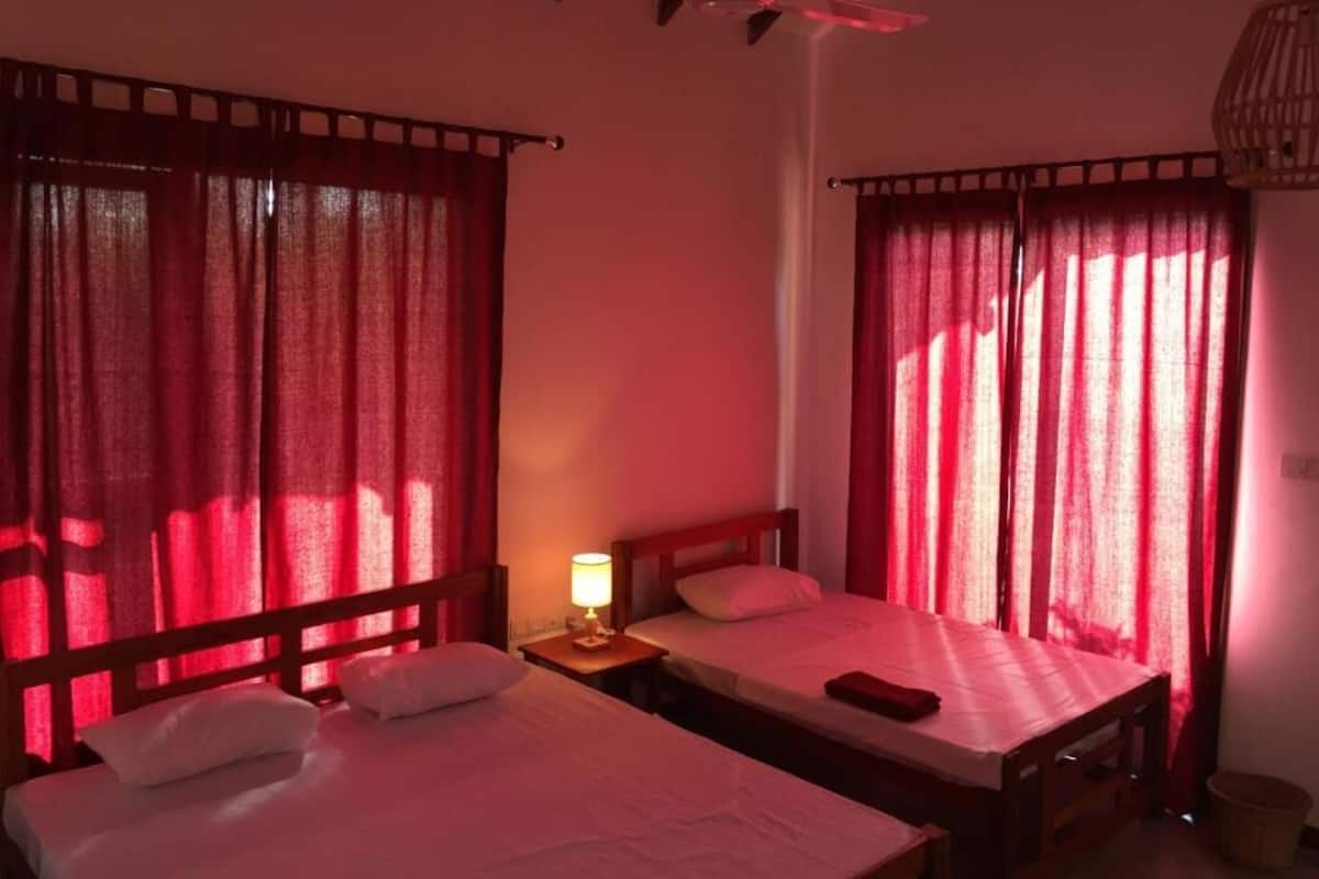 Deluxe Double Room, Balcony, Courtyard View | Iron/ironing board