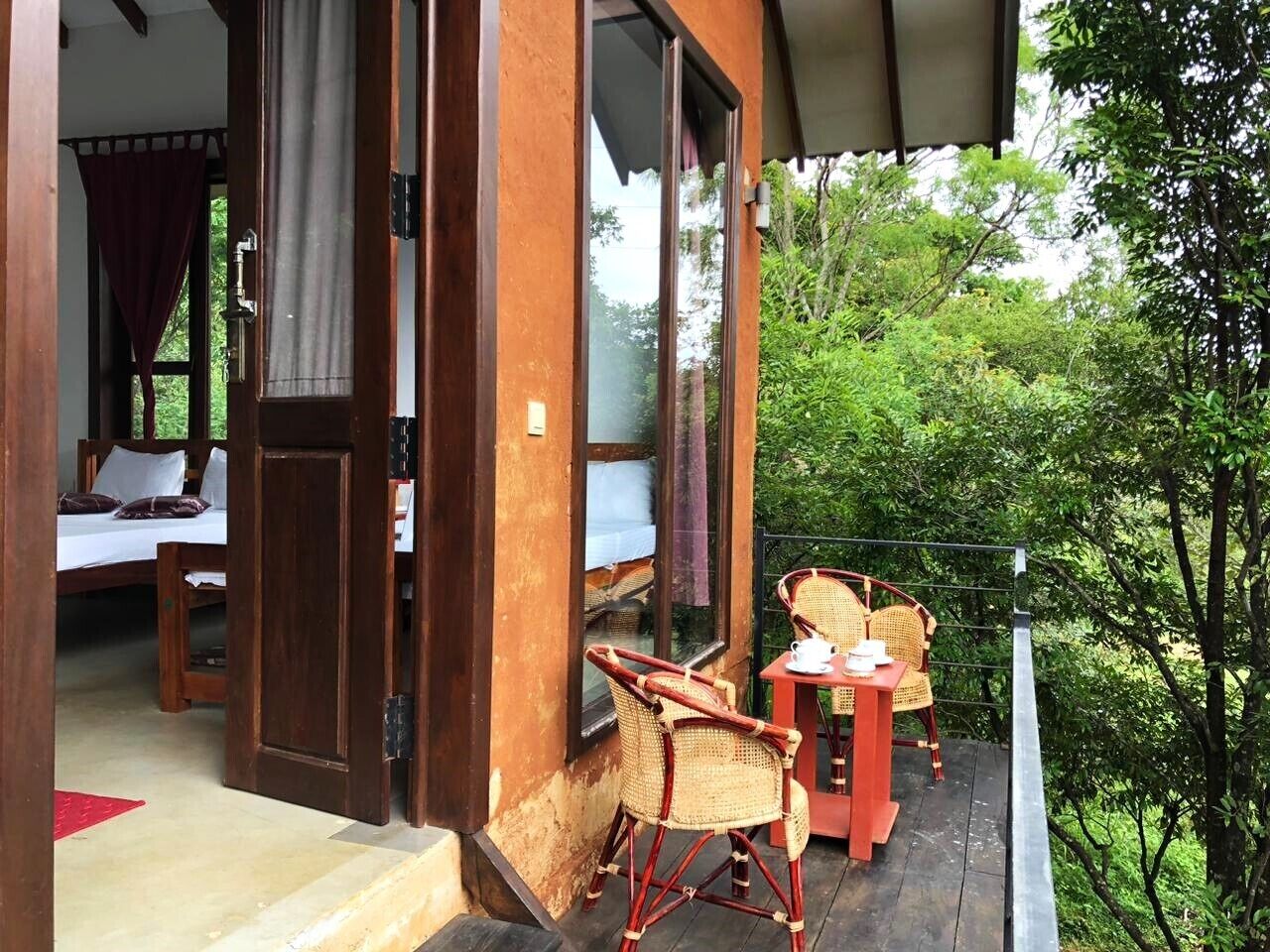 Quarto casal luxo, sacada, vista para o pátio