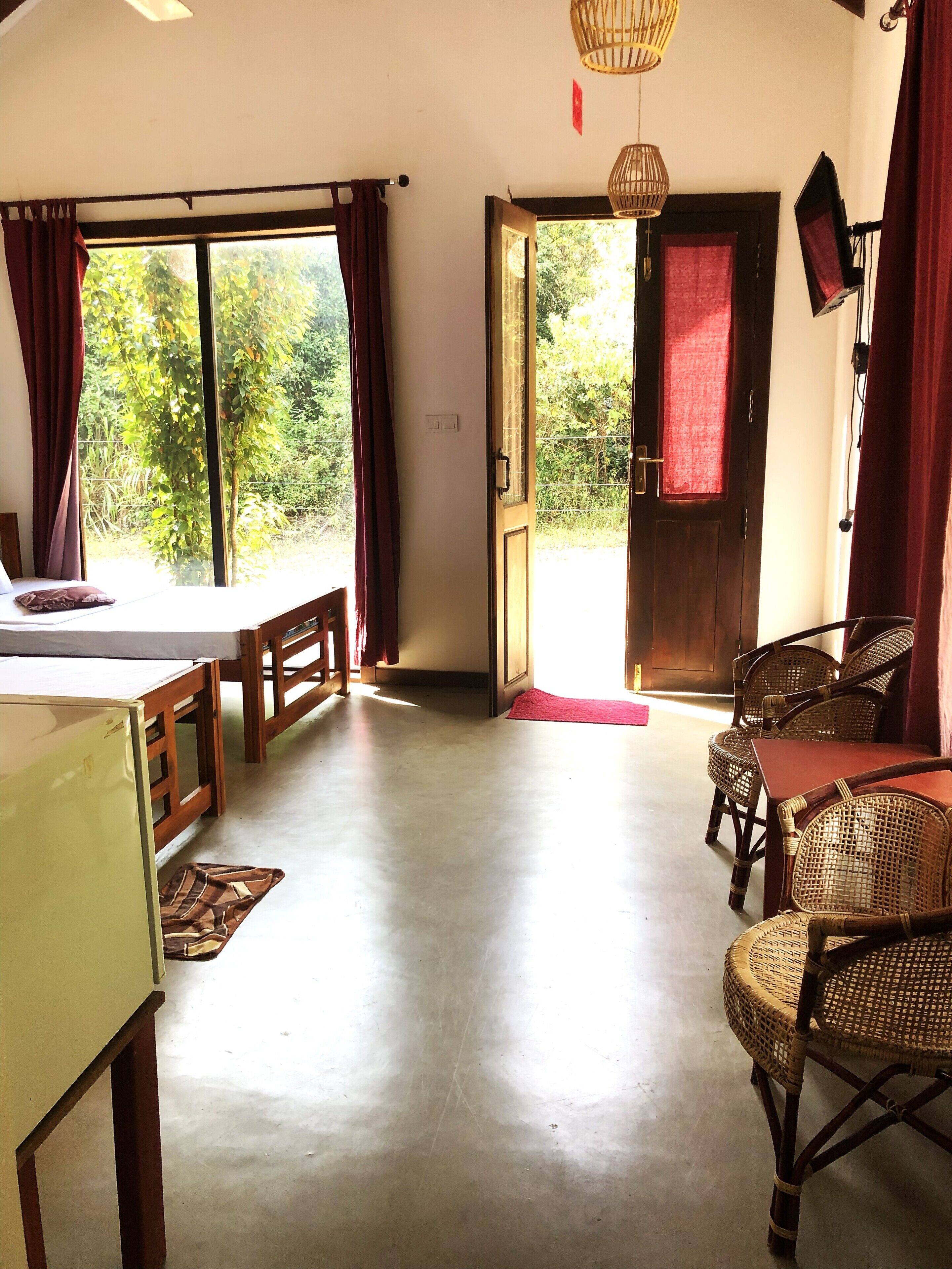 Family Double or Twin Room, Patio, Courtyard View | Iron/ironing board