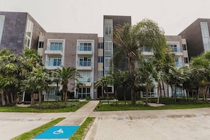 Exterior - New Mareazul Resort swim up short walk to beach 2 bdrm 2bath Casa Mistica (Playa del Carmen)