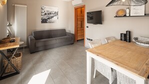 TV - 635A Casa Felice Apartment (Costermano)