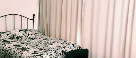 Iron/ironing board, WiFi, bed sheets