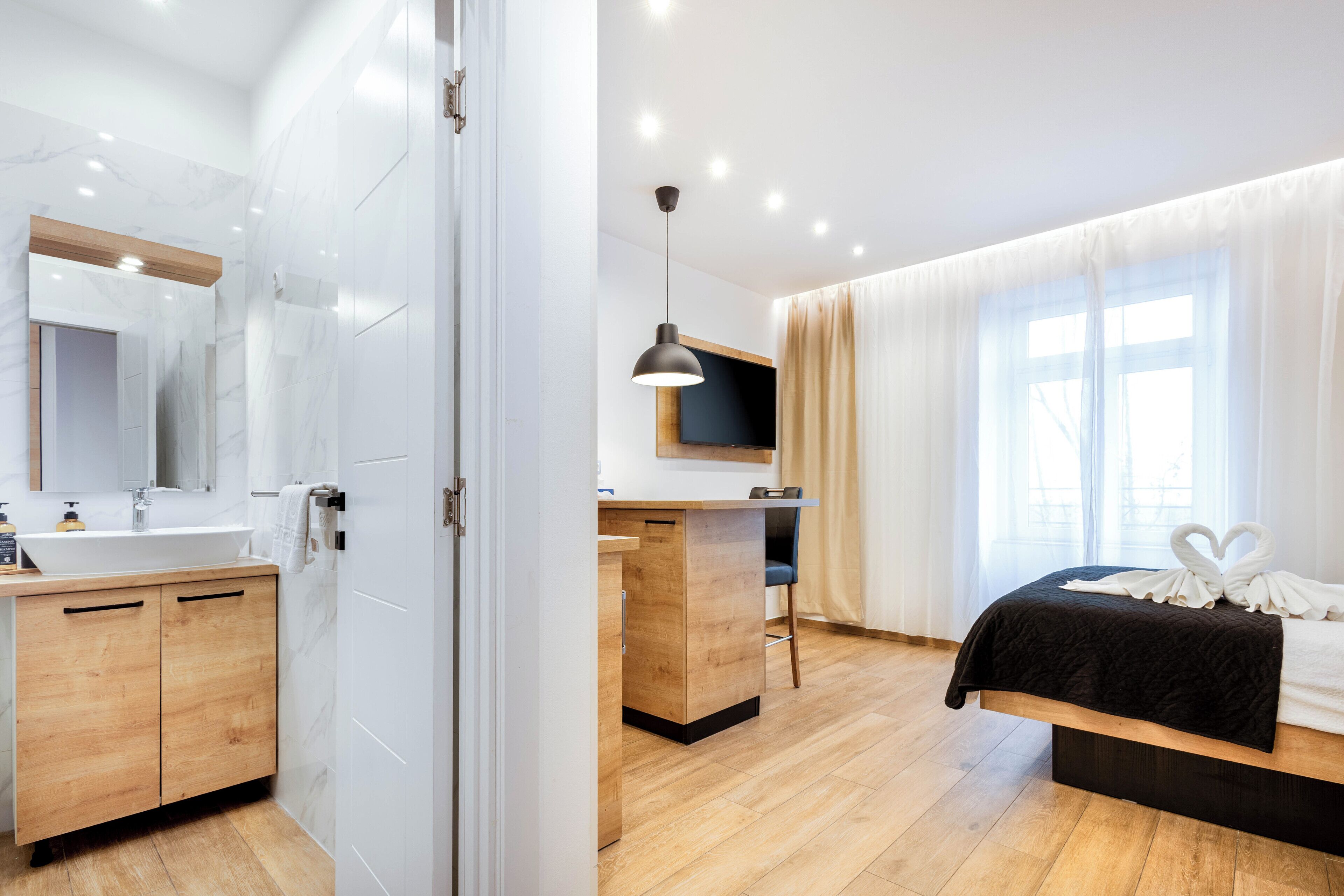 Superior Studio, City View