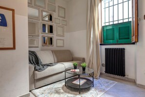 Lejlighed | Opholdsområde | 30-tommers fladskærms-tv med digitale kanaler