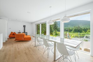 Dining - LE-CÔTÉ-SUD (Stoneham-et-Tewkesbury)