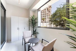 Terrace/patio - Free housekeeping visits during your stay - StayShort - Stunning Studio Unit in Business Bay that Sleeps 2! (Business Bay)