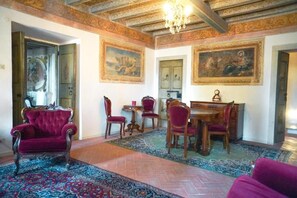 صورة غير مصنفة، 3 من 12، زرّ