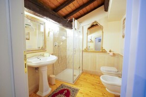 صورة غير مصنفة، 3 من 13، زرّ