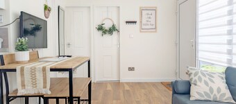 A lodge/cabin that sleeps 4 guests  in 2 bedrooms