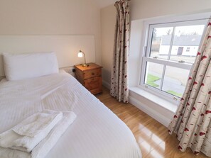 3 bedrooms, individually decorated, individually furnished, free WiFi - Finn Cottage (Strabane)