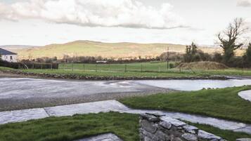 المنطقة المحيطة بالمنشأة