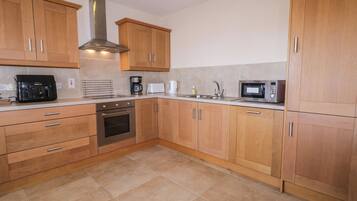 Dishwasher, cookware/dishes/utensils