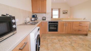 Lava-louças, talheres/pratos/utensílios de cozinha