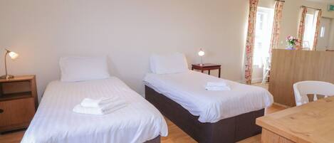 1 chambre, décoration personnalisée, ameublement personnalisé