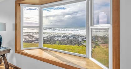 Wileys Wavehouse: Oceanfront Yachats Retreat Near Cape Perpetua