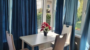 Gemischter Schlafsaal für Männer und Frauen mit 6 Betten . SIXTER