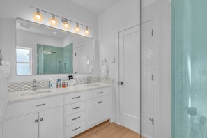 Shower, hair dryer, towels - Two Story Charmer Close to the Beach with Large Kitchen and Fire Pit (Rockaway Beach)