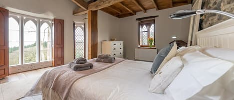 2 chambres, lit de bébé portatif, Wi-Fi, literie fournie