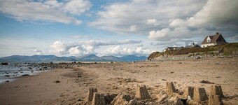 Self Catering Barn Conversion with Sea Views | Cefn-Isaf