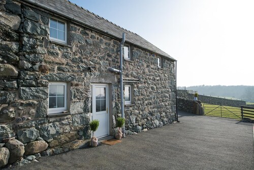 Self Catering Barn Conversion with Sea Views | Cefn-Isaf