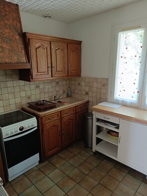 Private kitchen - House with large plot, very quiet area near beaches (Bénouville)