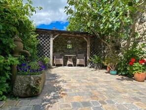 Terrace/patio - Self Catering Barn Conversion in the Conwy Valley | Conwy-Barn (Rowen)