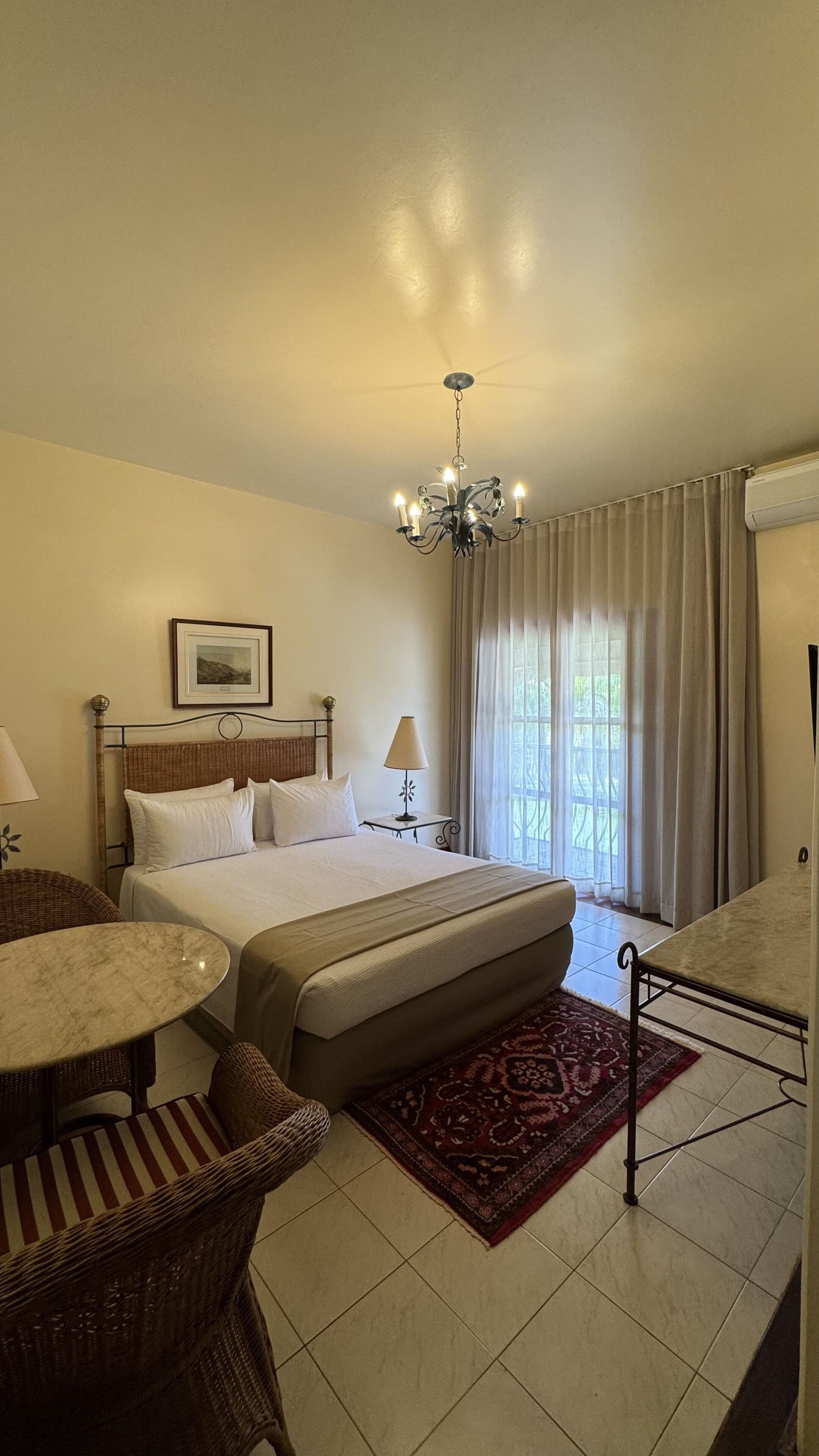 Kahden hengen huone, näköala puutarhaan | Ylelliset vuodevaatteet, ilmainen Wi-Fi, vuodevaatteet