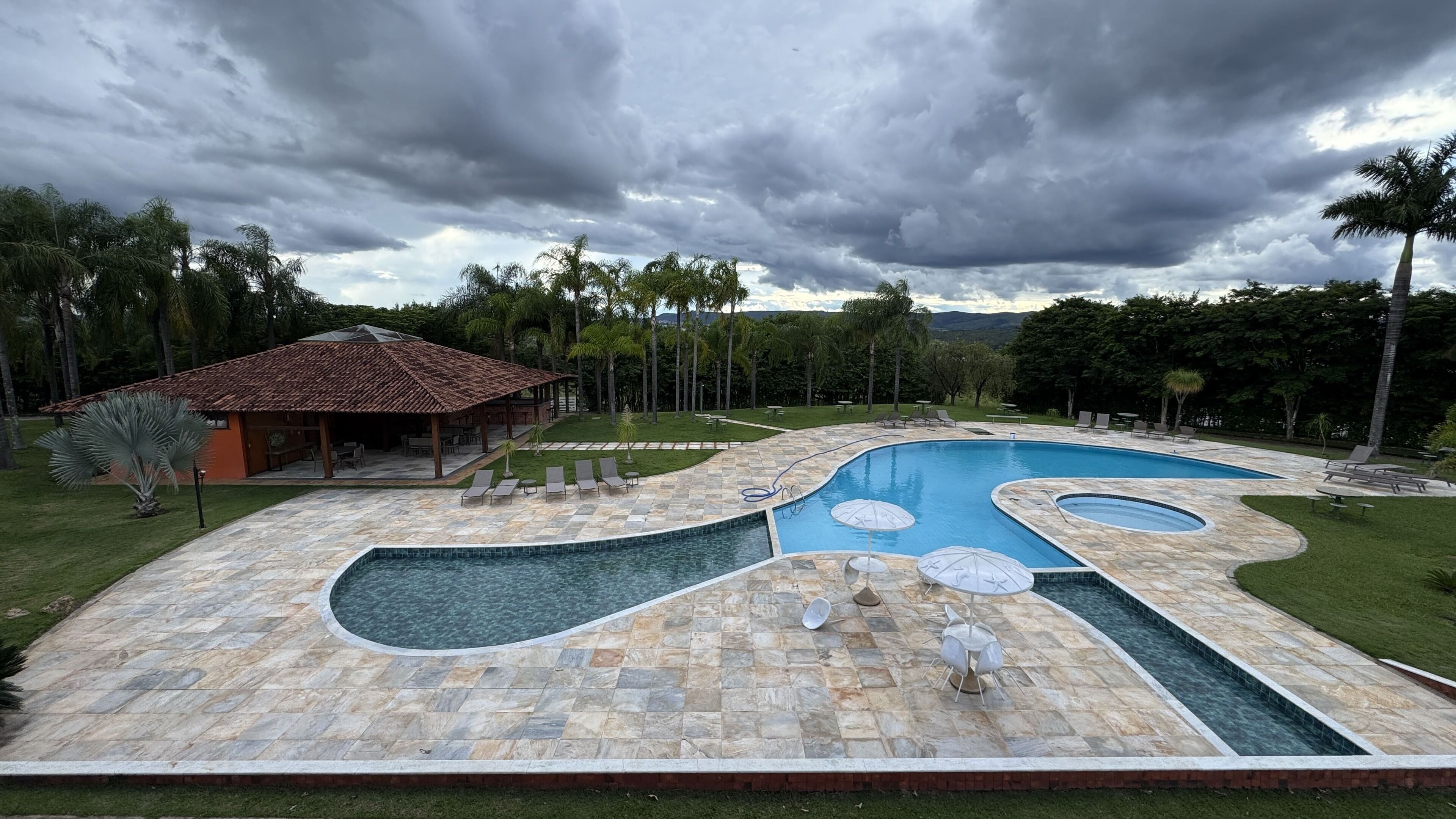 Piscine couverte, piscine extérieure