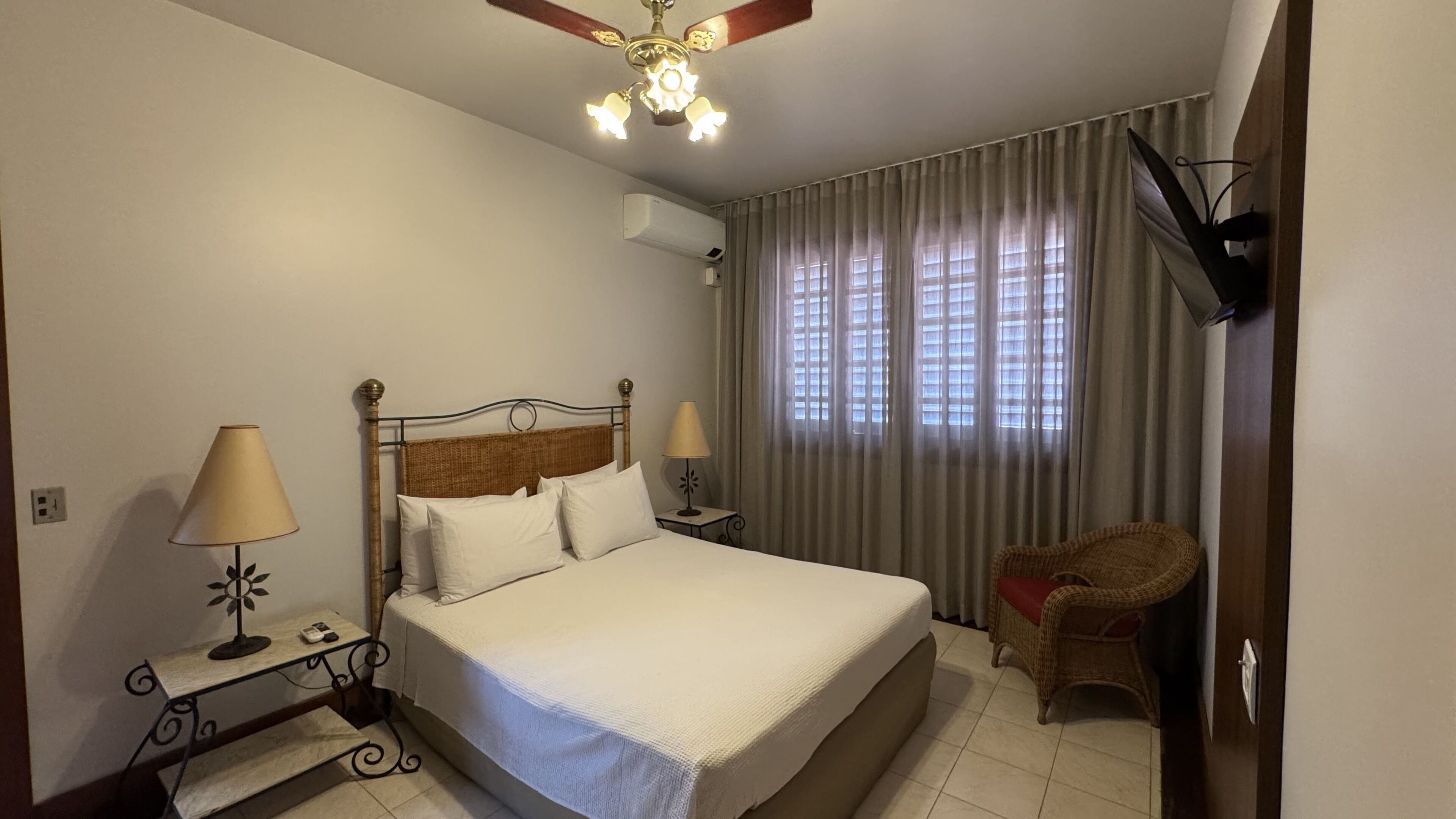 Ylelliset vuodevaatteet, ilmainen Wi-Fi, vuodevaatteet