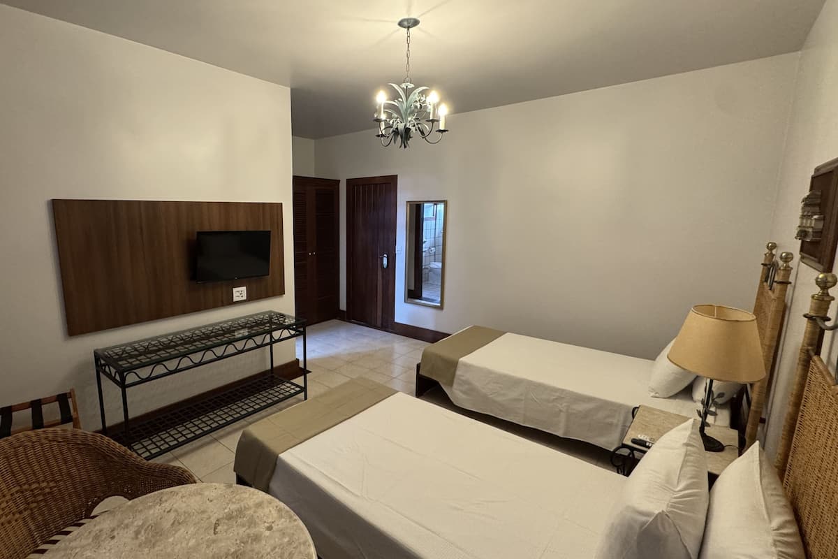 Kahden hengen huone (kaksi sänkyä), näköala puutarhaan | Ylelliset vuodevaatteet, ilmainen Wi-Fi, vuodevaatteet